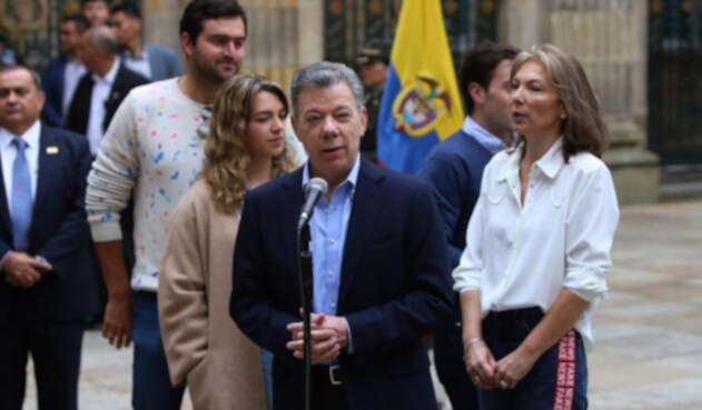 El presidente Juan Manuel Santos habló tras depositar su voto El presidente Juan Manuel Santos habló tras depositar su voto
