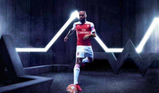 Alexandre Lacazette vistiendo la nueva prenda Alexandre Lacazette vistiendo la nueva prenda