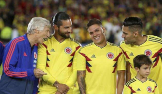Maluma compartiendo con los jugadores del combinado nacional / Foto de Inaldo Pérez, LA FM Maluma compartiendo con los jugadores del combinado nacional / Foto de Inaldo Pérez, LA FM