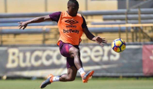 Patrice Evra durante un entrenamiento con el West Ham Patrice Evra durante un entrenamiento con el West Ham
