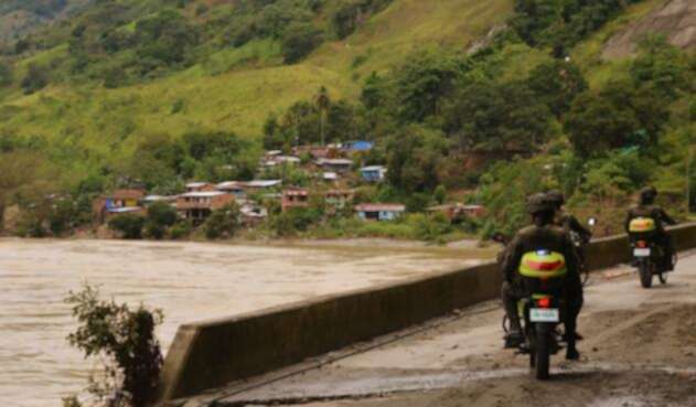 Autoridades y socorristas se dirigen a la zona de la emergencia Autoridades y socorristas se dirigen a la zona de la emergencia