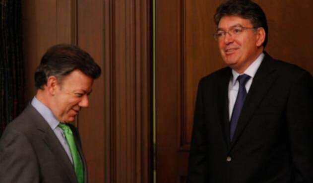 El presidente Juan Manuel Santos y Mauricio Cárdenas, ministro de Hacienda El presidente Juan Manuel Santos y Mauricio Cárdenas, ministro de Hacienda