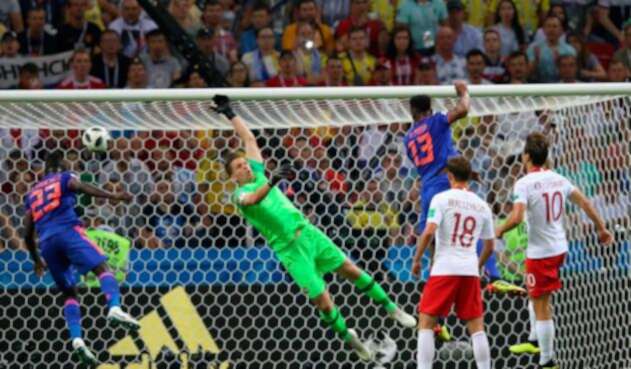 Yerry Mina anotando el gol de Colombia ante Polonia en el Mundial