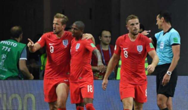 Harry Kane celebra el primer de Inglaterra ante Túnez