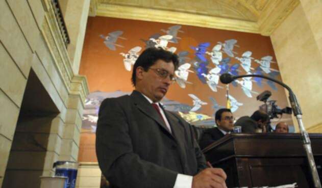 Carrasquilla hizo parte de la administración de Álvaro Uribe Carrasquilla hizo parte de la administración de Álvaro Uribe