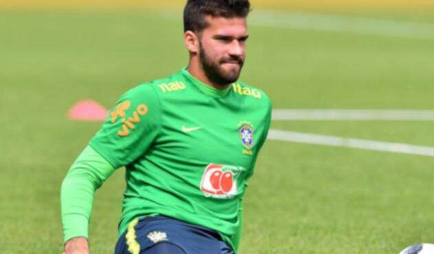 Alisson en un entrenamiento con la selección de Brasil