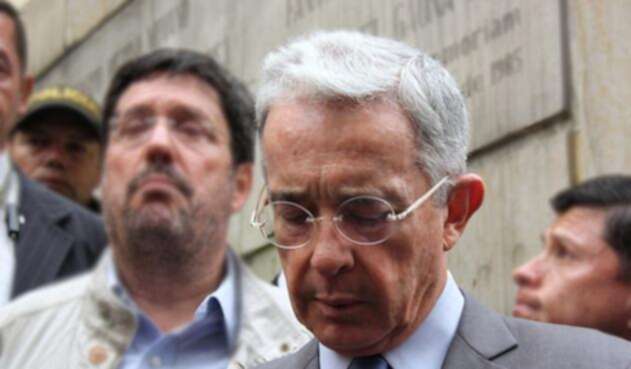 Álvaro Uribe Vélez, senador de la República Álvaro Uribe Vélez, senador de la República