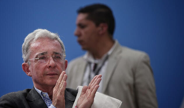 Álvaro Uribe Vélez, senador de la República Álvaro Uribe Vélez, senador de la República
