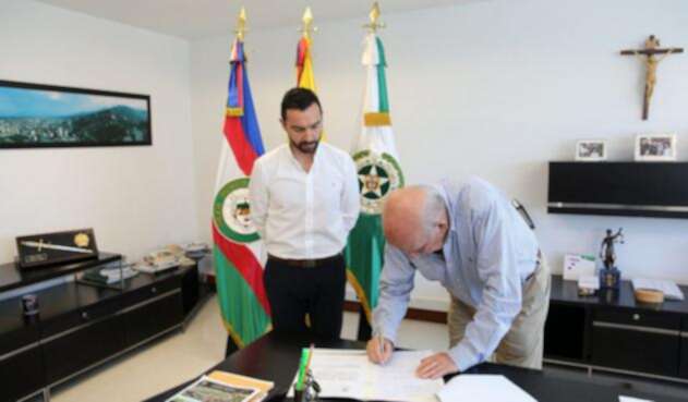 Andrés Villamizar, secretario de seguridad de Cali, con Maurice Armitage, alcalde de la ciudad