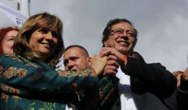 Ángela María Robledo, una mujer, es la fórmula vicepresidencial de Gustavo Petro Ángela María Robledo, una mujer, es la fórmula vicepresidencial de Gustavo Petro