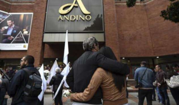La embajada francesa hoy conmemoró un año del atentado en el Centro Comercial Andino La embajada francesa hoy conmemoró un año del atentado en el Centro Comercial Andino