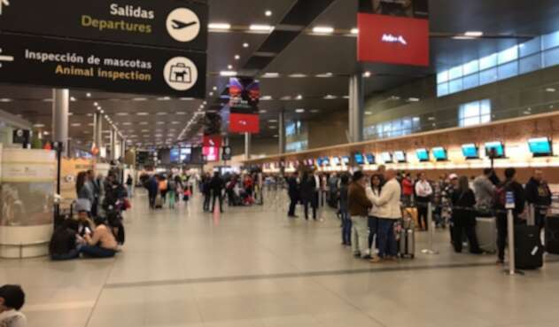 Tiquetes aéreos suben hasta 40% en fin de año