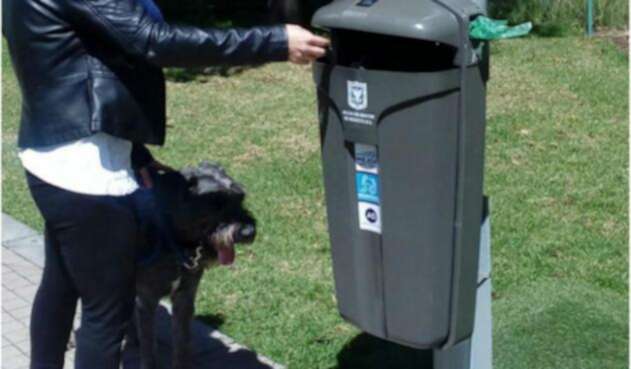 Cesta de basura pública en Bogotá