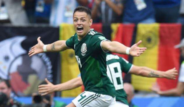 El 'Chicharito' celebra la anotación de su compañero Hirving Lozano sobre Alemania