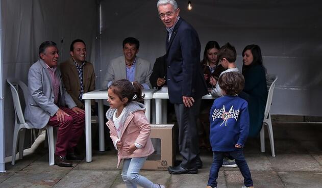 Ya son cuatro los nietos en la dinastía de los Uribe Moreno.