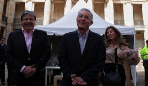 Álvaro Uribe ya votó
