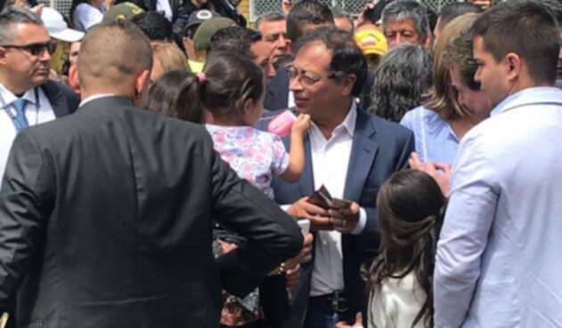 Gustavo Petro ejerció su derecho al voto este domingo
