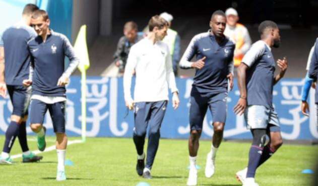 De izquierda a derecha (el tercero) Blaise Matuidi en un entrenamiento de Francia