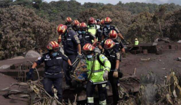 Equipo de rescate en Guatemala
