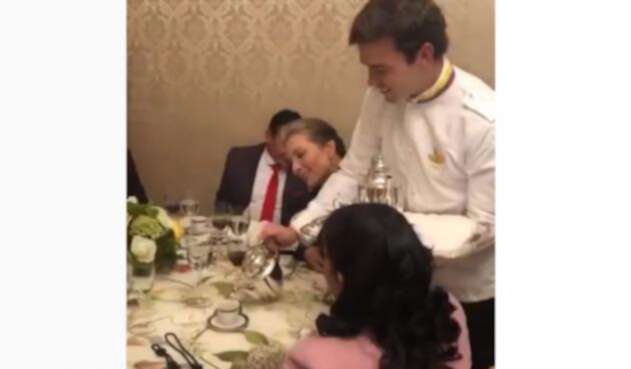 Esteban Santos se despide de empleados de Casa de Nariño
