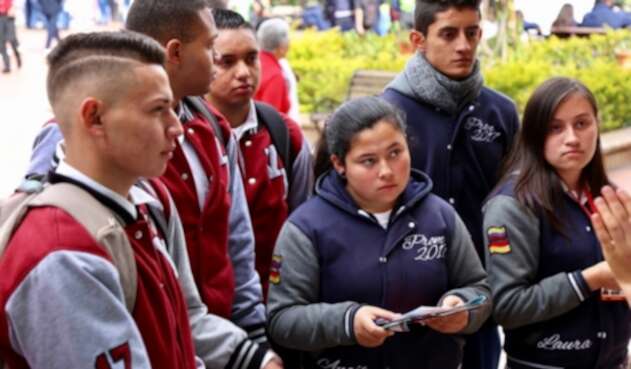 Estudiantes egresados de cualquier colegio de Bogotá podrán concursar para recibir subsidio para culminar sus estudios universitarios