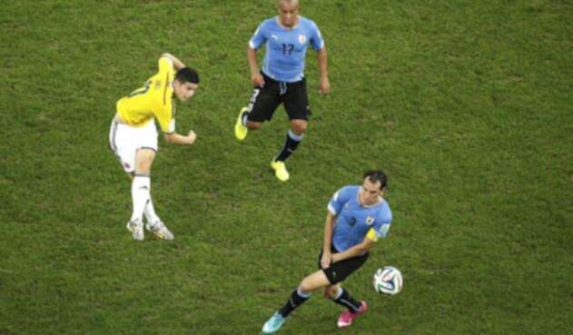 Gol de James a Uruguay