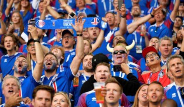Hinchas de Islandia en el partido contra Argentina