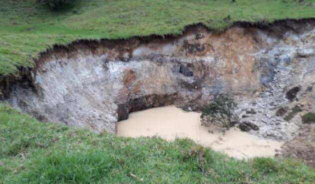 El cráter que apareció en La Belleza (Santander) El cráter que apareció en La Belleza (Santander)