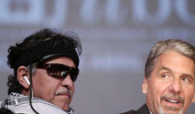 Jesús Santrich, exmiembro de las Farc y Kevin Whitaker, embajador de EE. UU. en Colombia