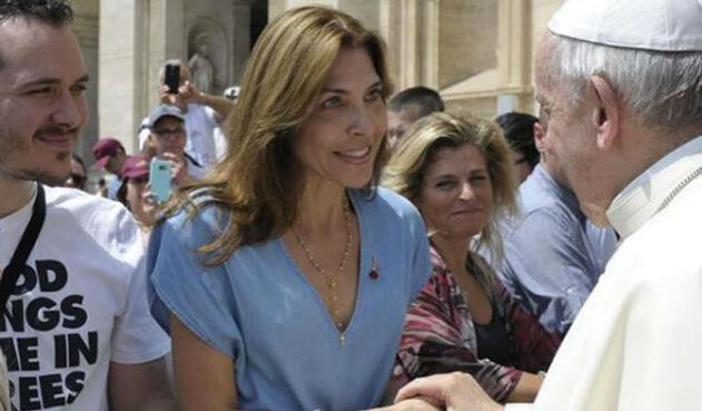 Lorena Meritano con el Papa Francisco