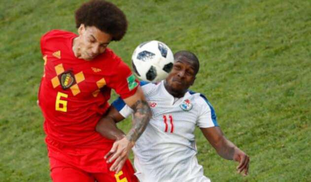 Axel Witsel y Armando Cooper disputando el balón en el Bélgica vs Panamá Axel Witsel y Armando Cooper disputando el balón en el Bélgica vs Panamá