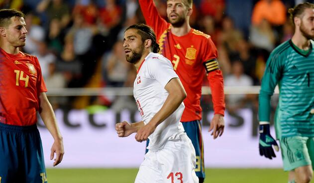 Ricardo Rodríguez, futbolista suizo, en acción ante España