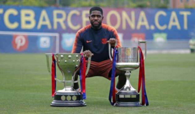 Samuel Umtiti con los títulos de Liga y Copa 2017-2018