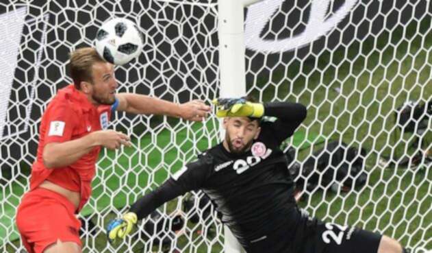 Harry Kane tratando de salvar un balón en el partido ante Túnez Harry Kane tratando de salvar un balón en el partido ante Túnez