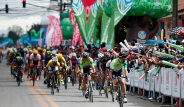 La Vuelta a Colombia llegando a Cota (Cundinamarca) el 25 de junio de 2016