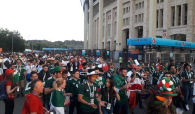 Hinchas de México ingresando al estadio Luzhniki de Moscú