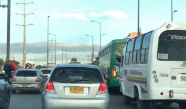 Congestión vehicular en la Autopista Sur de Bogotá por el puente festivo