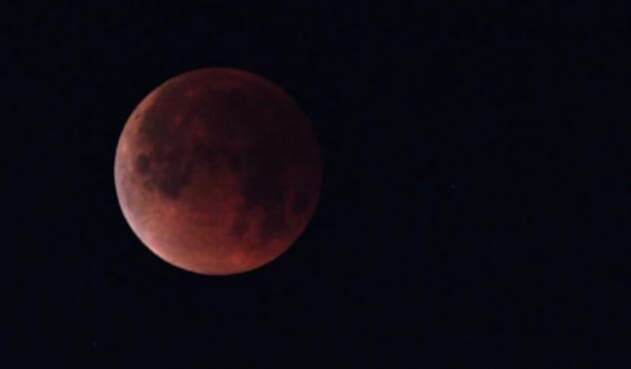 Eclipse lunar