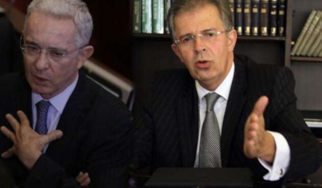 Álvaro Uribe Vélez (izq) y Jaime Arrubla (der)