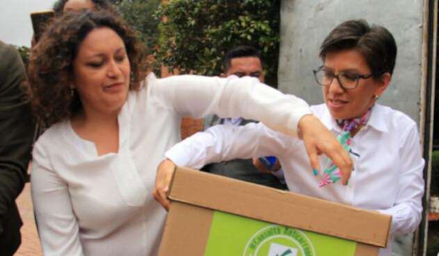 La representante a la Cámara Angélica Lozano y la senadora Claudia López, promotoras de la consulta anticorrupción, en Bogotá La representante a la Cámara Angélica Lozano y la senadora Claudia López, promotoras de la consulta anticorrupción, en Bogotá