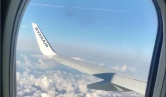 El hombre es un pasajero del vuelo 6509 de Fuzhou Airlines.