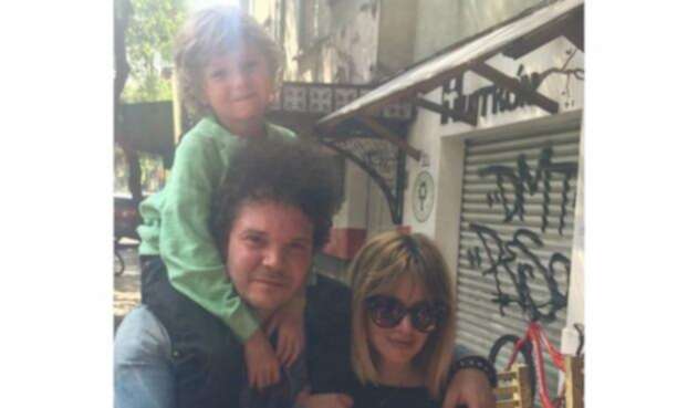 Johana Bahamón con Andrés Cabas y su hijo Simón