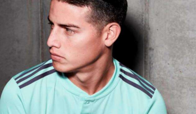 James Rodríguez con la camiseta que lucirá Bayern Múnich, de visitante, en la temporada 2018-2019