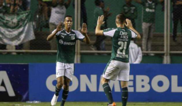 Mosquera y Benedetti anotaron los primeros dos tantos del juego Mosquera y Benedetti anotaron los primeros dos tantos del juego