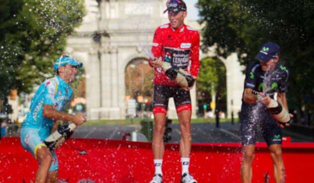 Vincenzo Nibali, Chris Horner y Alejandro Valverde, el 15 de septiembre de 2013 en Madrid, al término de la Vuelta a España