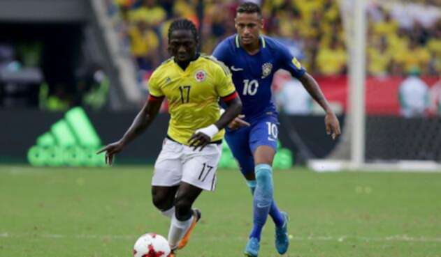 Yimmi Chará y Neymar en el juego entre Colombia y Brasil en la Eliminatoria a Rusia 2018