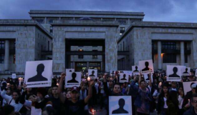 Velatón por asesinatos de los líderes sociales en Bogotá Velatón por asesinatos de los líderes sociales en Bogotá