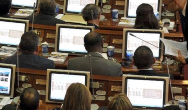 Hasta sin internet están los legisladores.