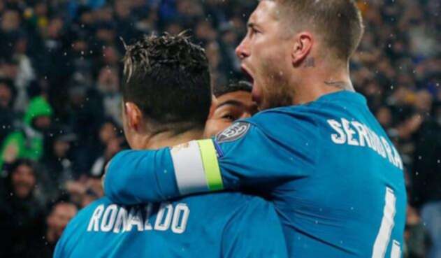 Sergio Ramos abrazando a Cristiano Ronaldo Sergio Ramos abrazando a Cristiano Ronaldo