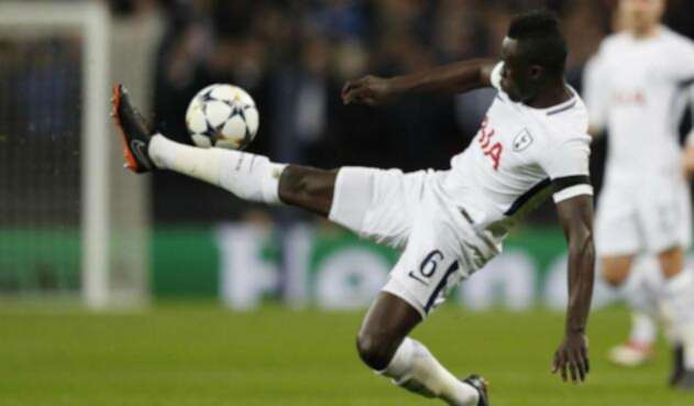Dávinson Sánchez volvió a la titular del Tottenham Hotspur para la Champions League